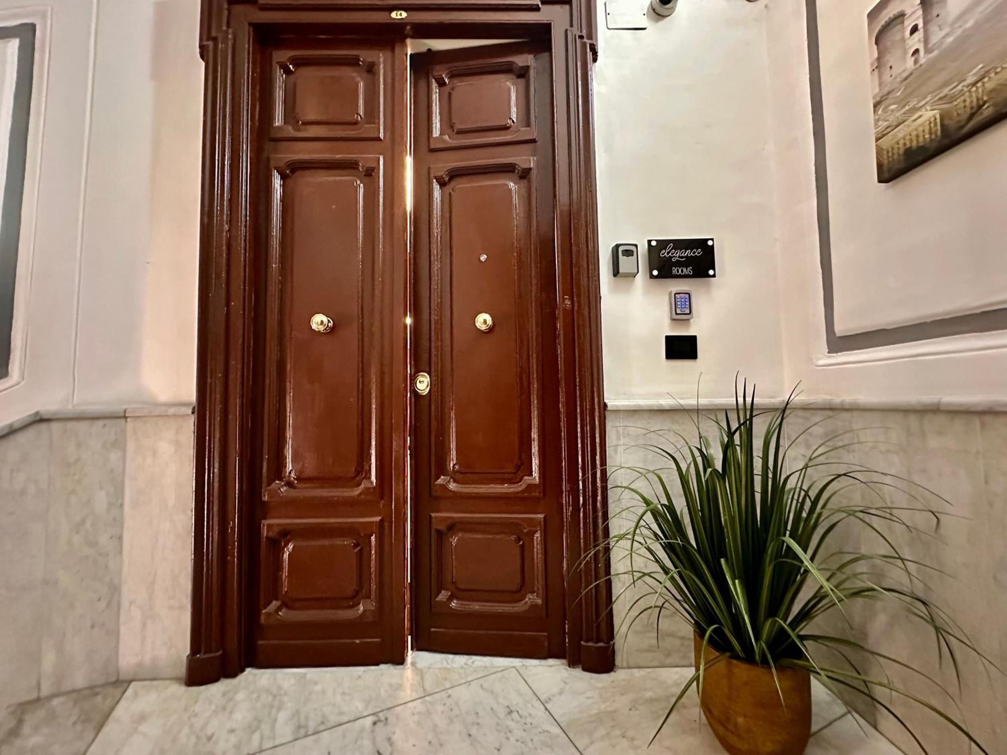 Elegance Rooms Spaccanapoli Exterior photo