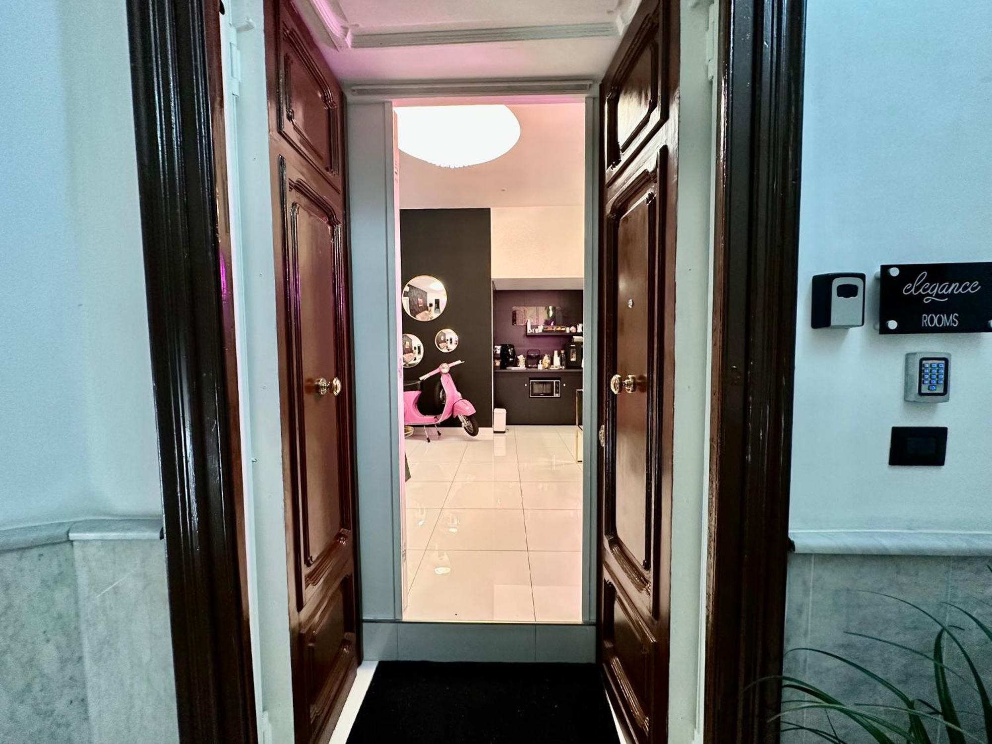 Elegance Rooms Spaccanapoli Exterior photo