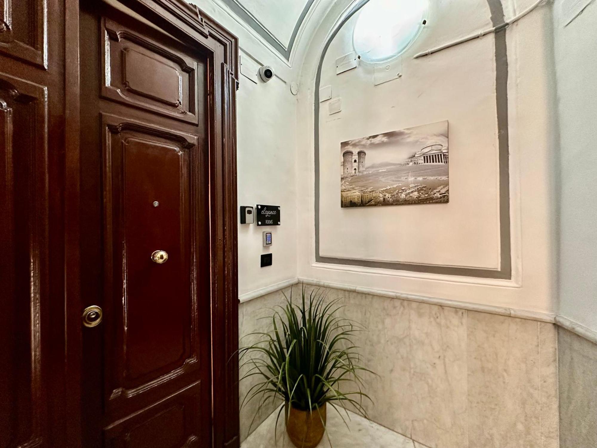 Elegance Rooms Spaccanapoli Exterior photo